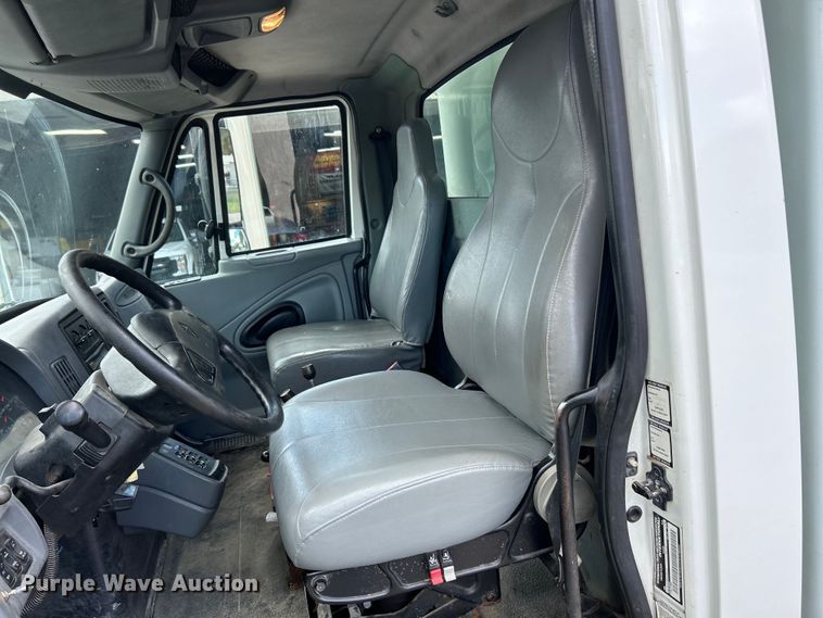 image for item EK4634 2004 International 7400 dump truck