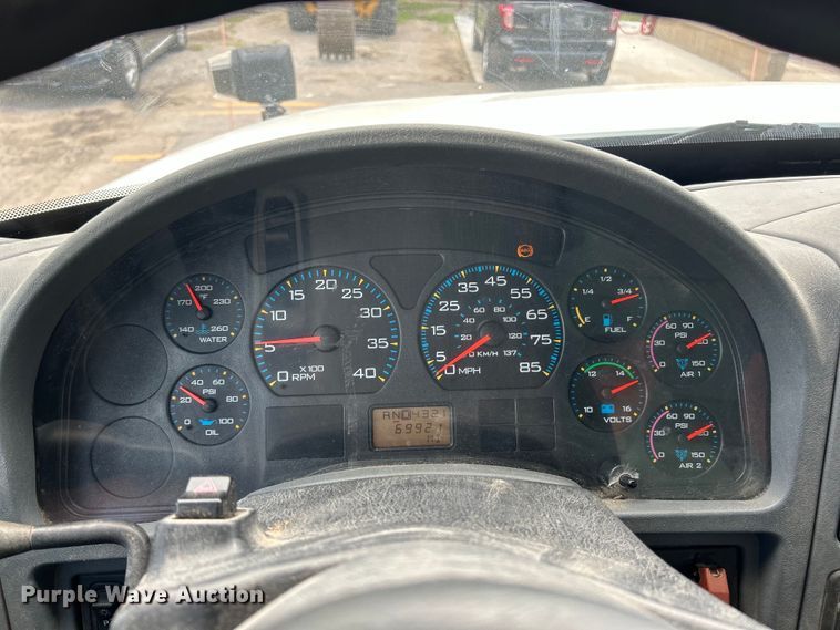 image for item EK4634 2004 International 7400 dump truck