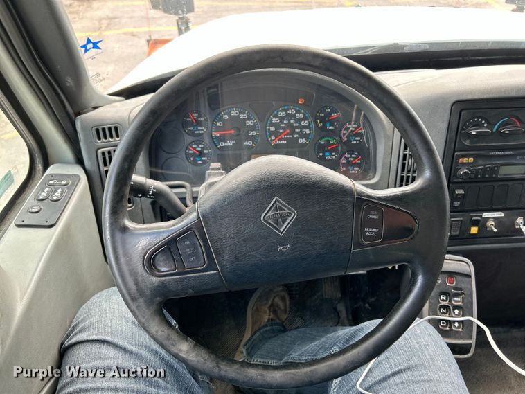 image for item EK4634 2004 International 7400 dump truck