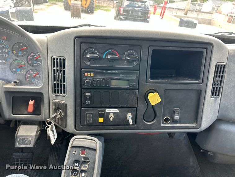 image for item EK4634 2004 International 7400 dump truck