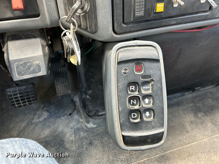 image for item EK4634 2004 International 7400 dump truck