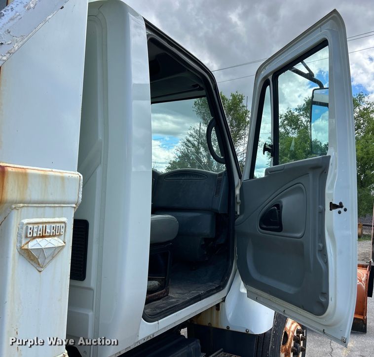 image for item EK4634 2004 International 7400 dump truck