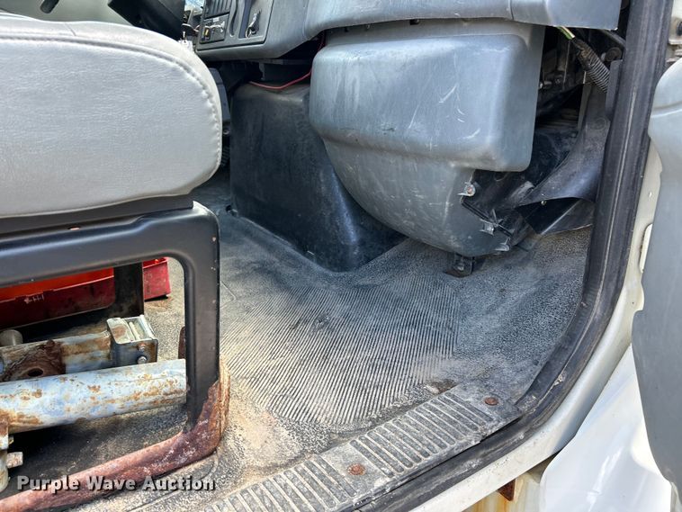 image for item EK4634 2004 International 7400 dump truck