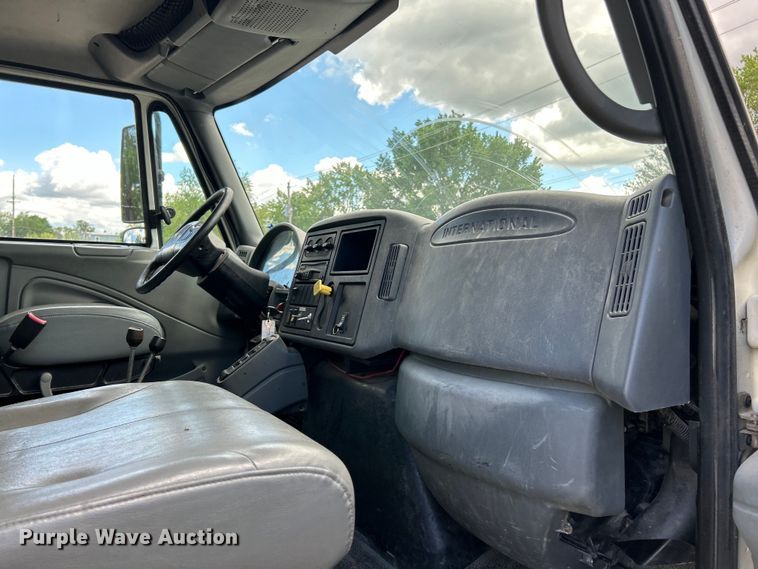 image for item EK4634 2004 International 7400 dump truck