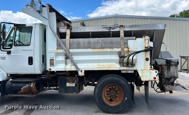 image for item EK4634 2004 International 7400 dump truck