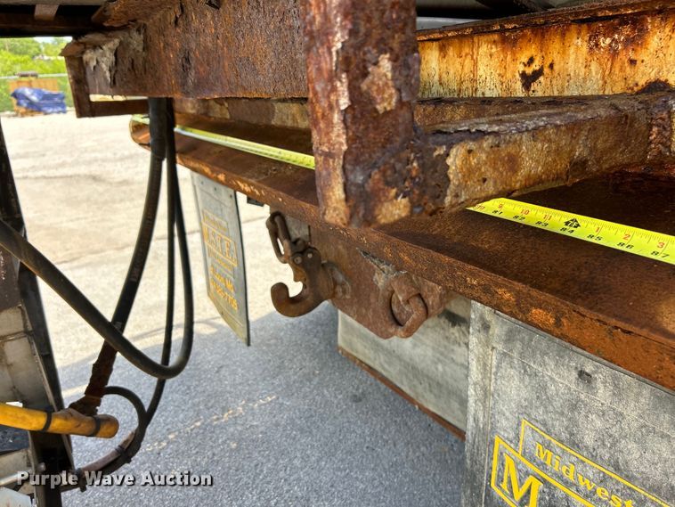 image for item EK4634 2004 International 7400 dump truck