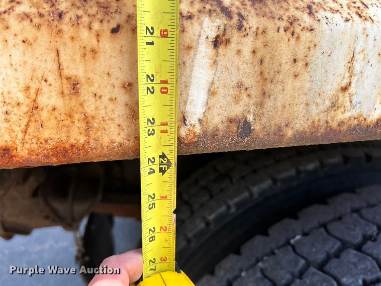 image for item EK4634 2004 International 7400 dump truck