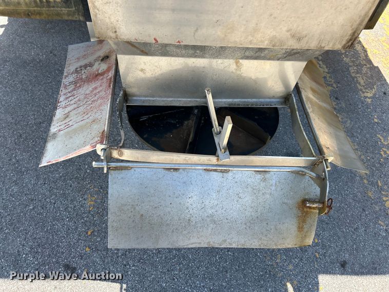 image for item EK4634 2004 International 7400 dump truck