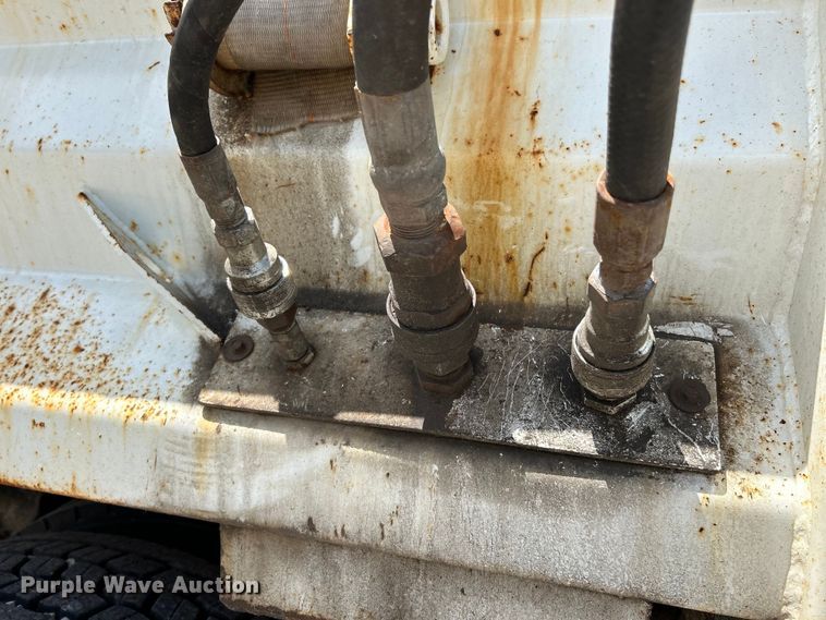 image for item EK4634 2004 International 7400 dump truck