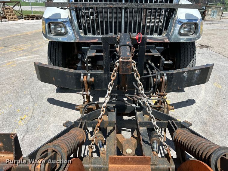 image for item EK4634 2004 International 7400 dump truck