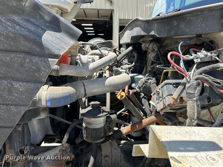 image for item EK4634 2004 International 7400 dump truck