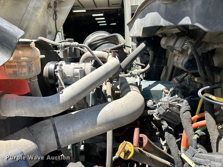 image for item EK4634 2004 International 7400 dump truck