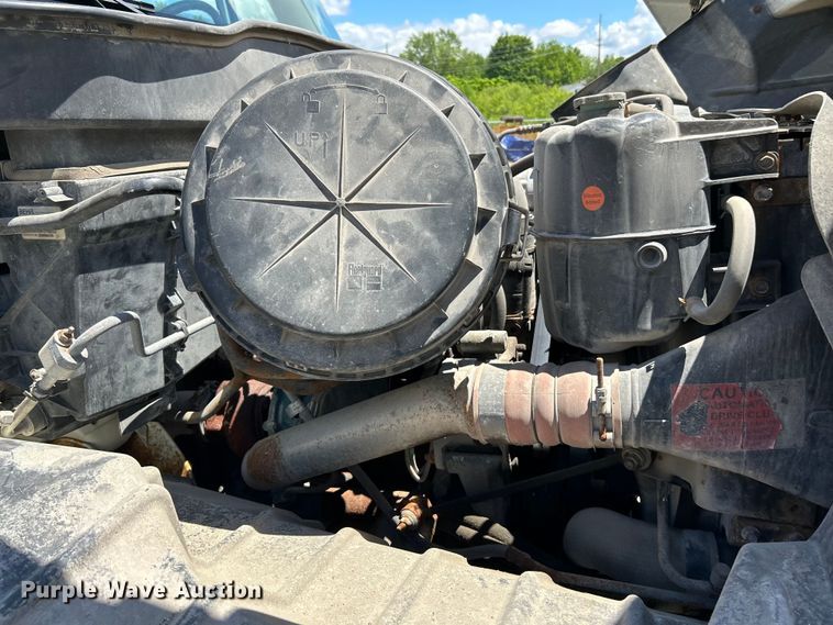 image for item EK4634 2004 International 7400 dump truck