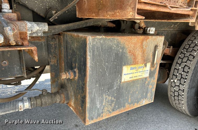 image for item EK4634 2004 International 7400 dump truck