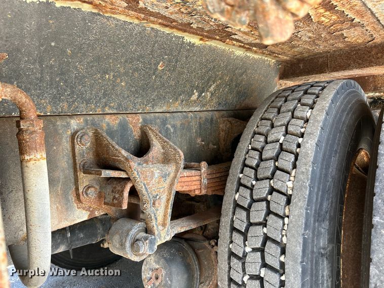 image for item EK4634 2004 International 7400 dump truck