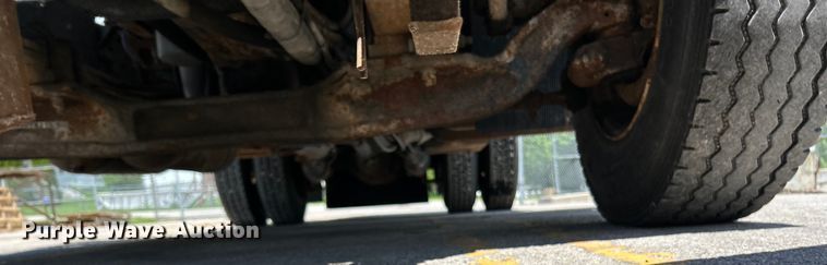 image for item EK4634 2004 International 7400 dump truck