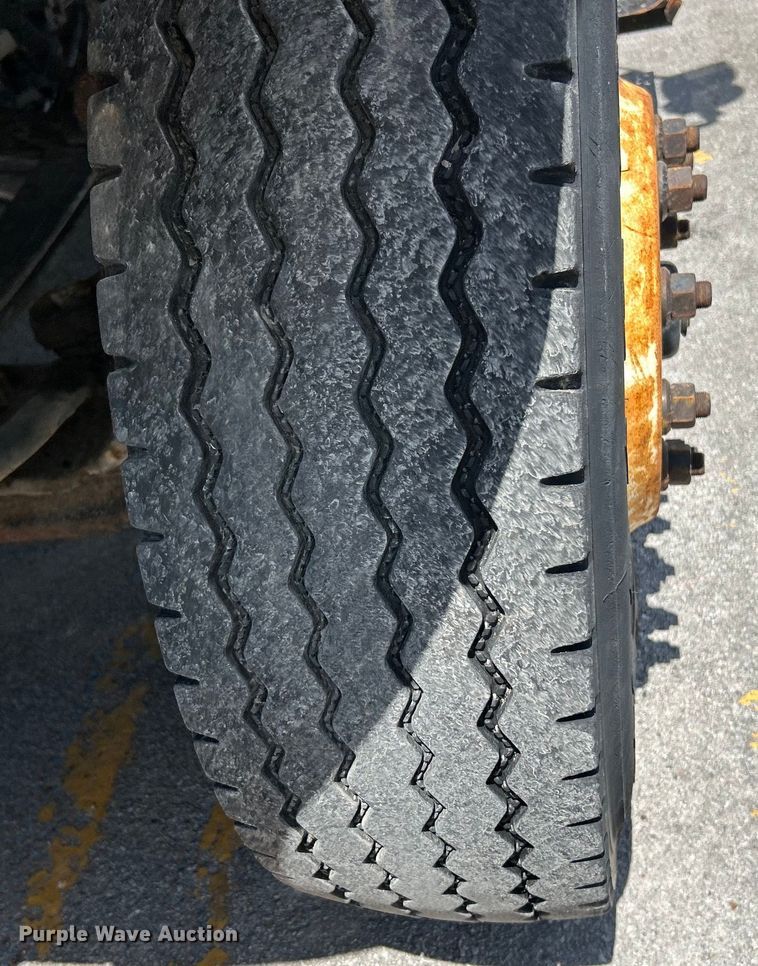 image for item EK4634 2004 International 7400 dump truck