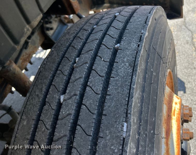 image for item EK4634 2004 International 7400 dump truck