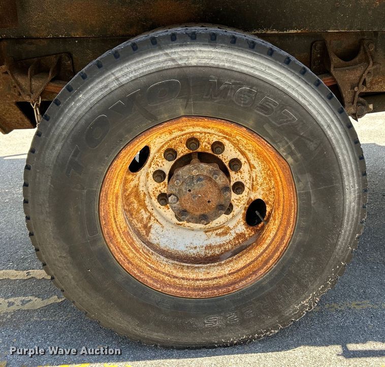 image for item EK4634 2004 International 7400 dump truck