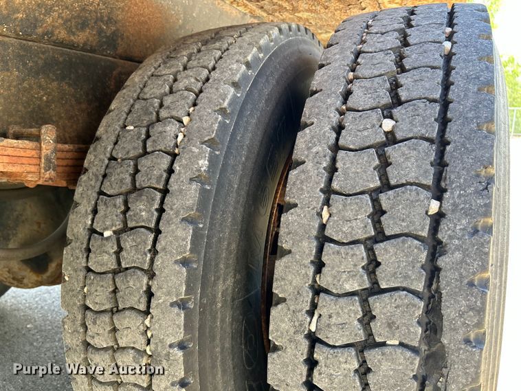 image for item EK4634 2004 International 7400 dump truck