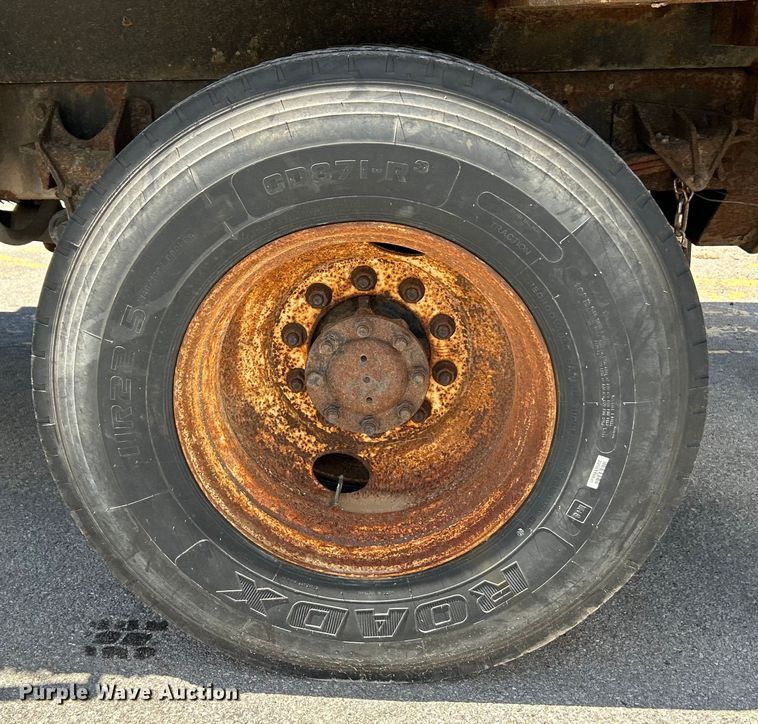 image for item EK4634 2004 International 7400 dump truck