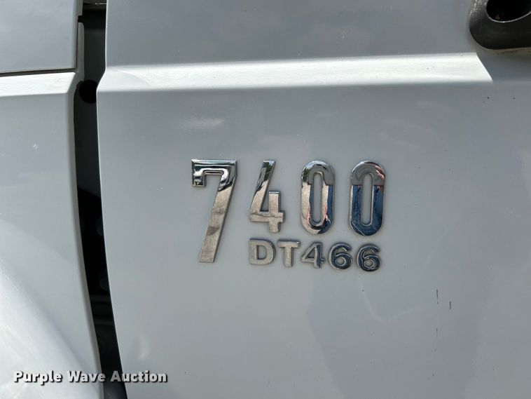 image for item EK4634 2004 International 7400 dump truck