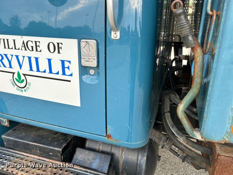 image for item EK4660 1998 International 4900 dump truck