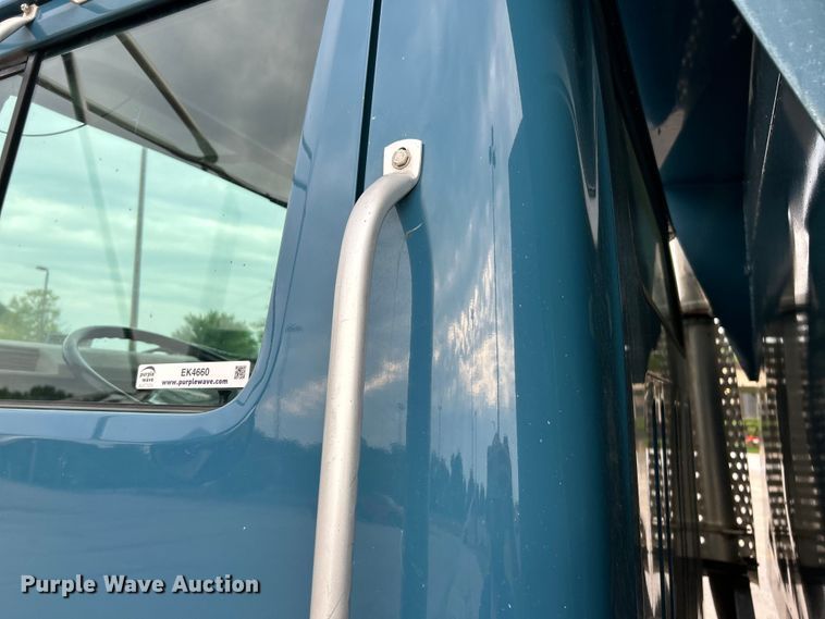 image for item EK4660 1998 International 4900 dump truck