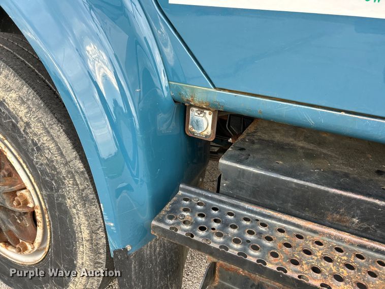 image for item EK4660 1998 International 4900 dump truck