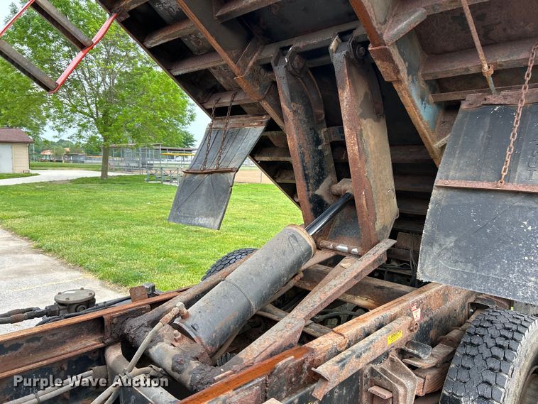 image for item EK4660 1998 International 4900 dump truck