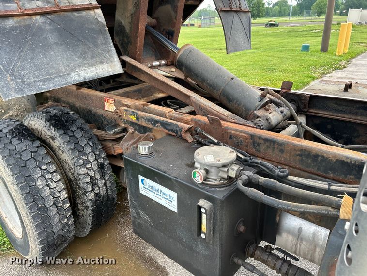 image for item EK4660 1998 International 4900 dump truck