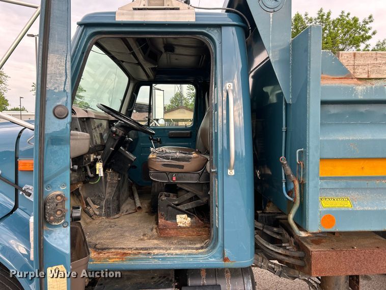 image for item EK4660 1998 International 4900 dump truck