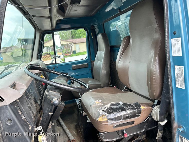 image for item EK4660 1998 International 4900 dump truck