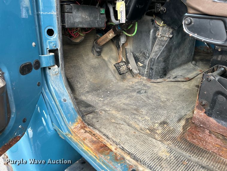 image for item EK4660 1998 International 4900 dump truck