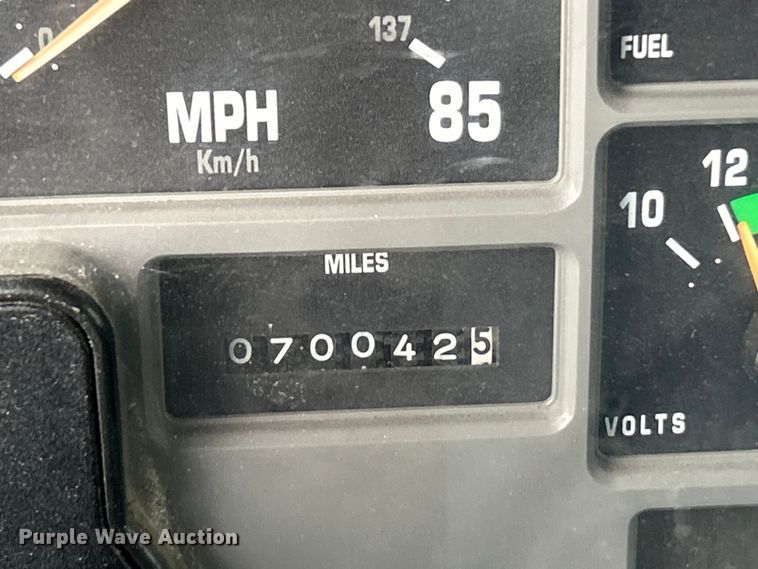 image for item EK4660 1998 International 4900 dump truck