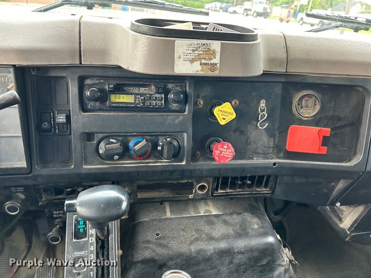 image for item EK4660 1998 International 4900 dump truck