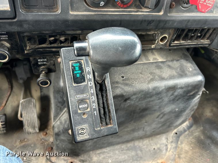 image for item EK4660 1998 International 4900 dump truck