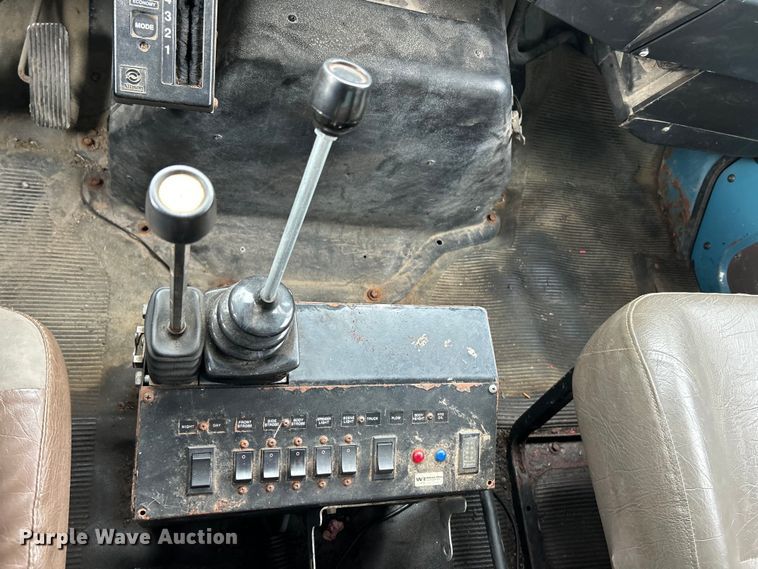 image for item EK4660 1998 International 4900 dump truck