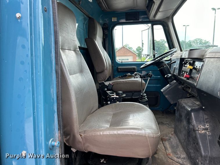 image for item EK4660 1998 International 4900 dump truck