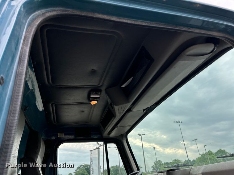 image for item EK4660 1998 International 4900 dump truck