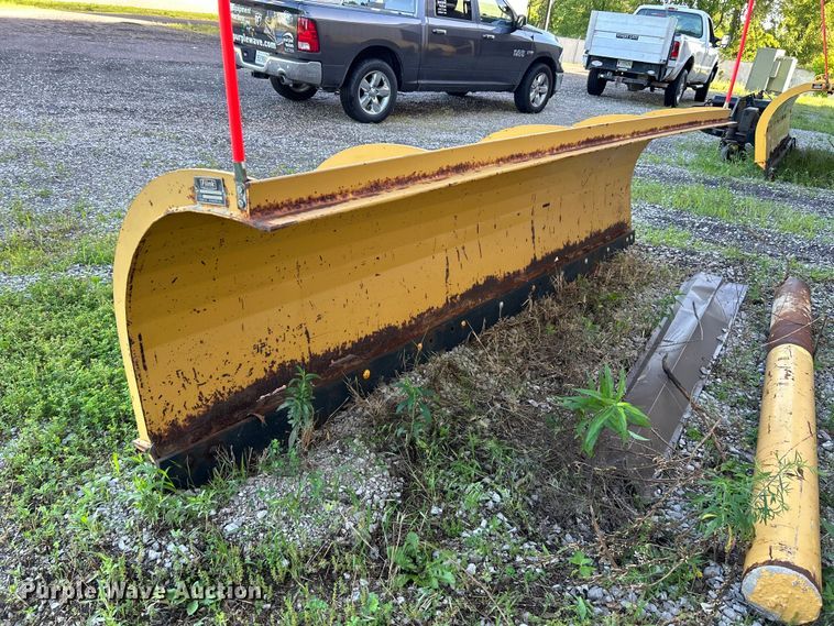 image for item EK4660 1998 International 4900 dump truck