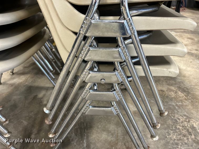 image for item EK4681 Approximately 100 interlocking chairs