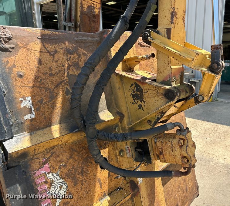 image for item EK4725 2003 John Deere  6320 MFWD tractor