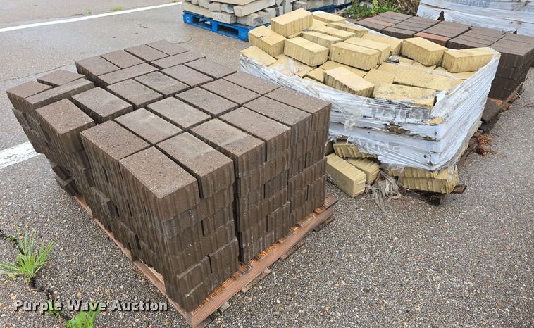 image for item EK5891 (11) pallets of bricks