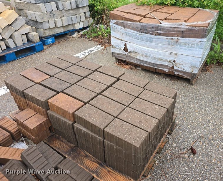 image for item EK5891 (11) pallets of bricks