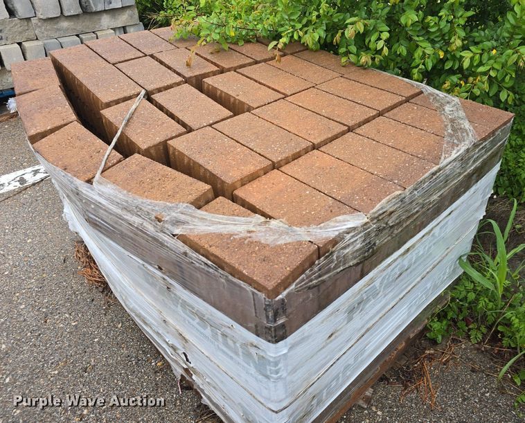 image for item EK5891 (11) pallets of bricks