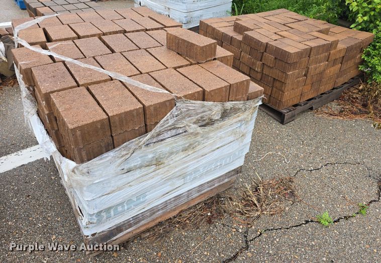 image for item EK5891 (11) pallets of bricks