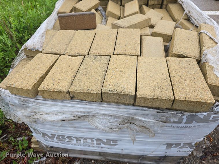 image for item EK5891 (11) pallets of bricks