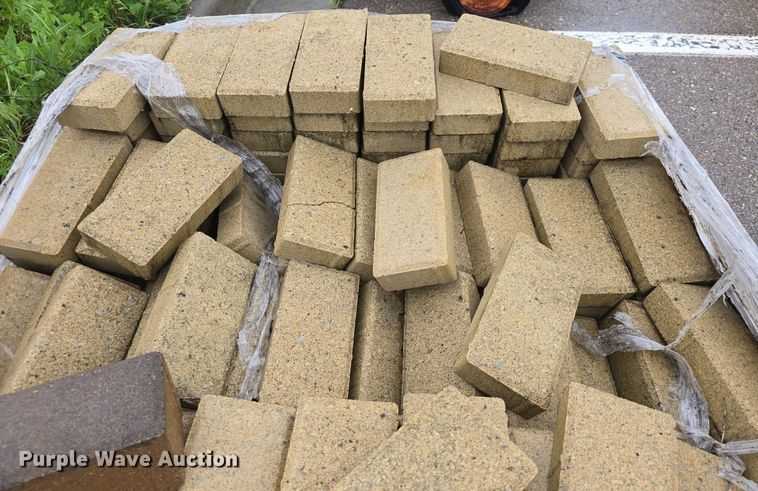image for item EK5891 (11) pallets of bricks
