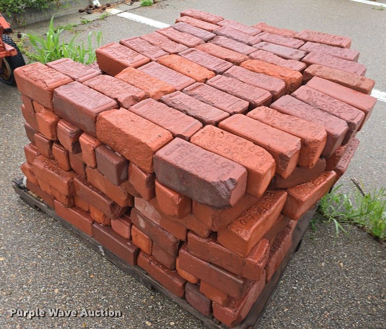 image for item EK5891 (11) pallets of bricks